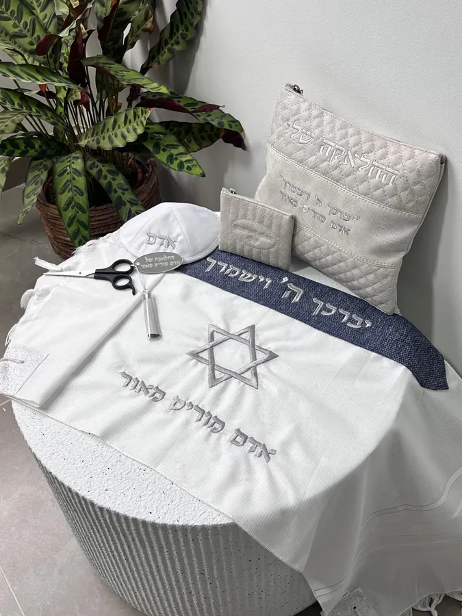 סט חלאקה עם עטרה בצבע כחול סרוג