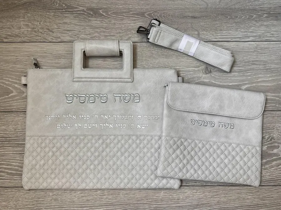 רקמה בצבע כסף