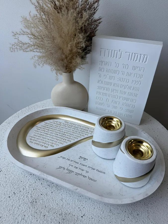 מעמד נרות מפוליריזן בטון לבן-שיש