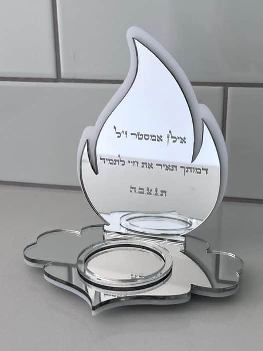 מעמד עבור נר נשמה לעילוי נשמת בצורת להבה