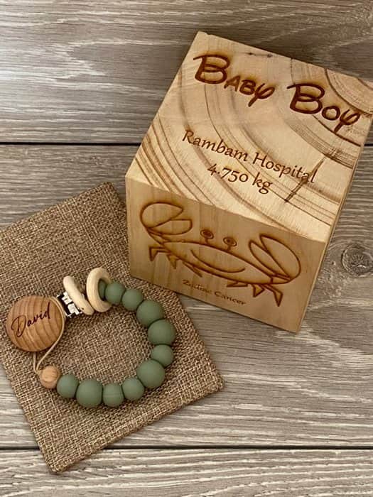 תעודת לידה קובייה תלת ממדית עם חריטה אישית