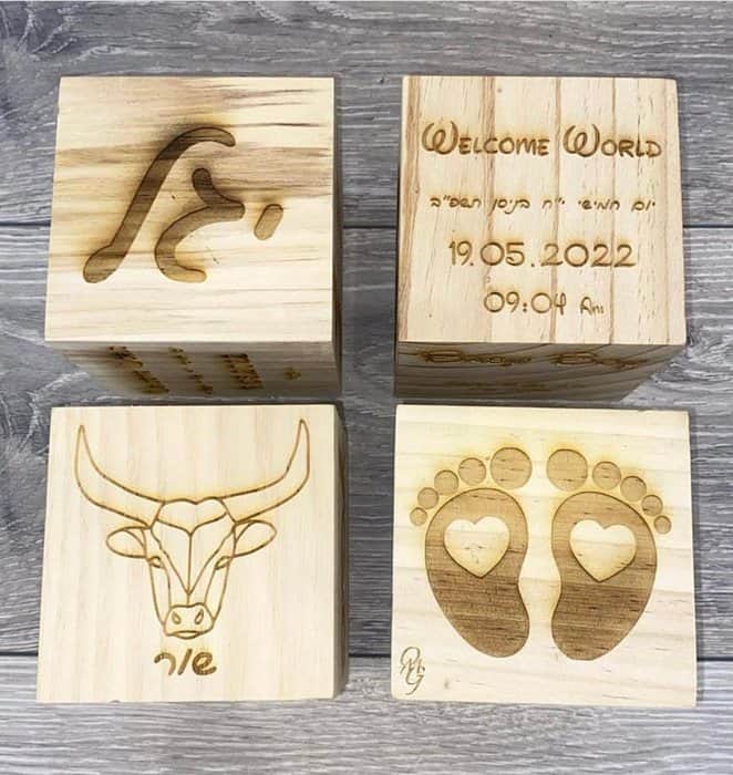 תעודת לידה קובייה תלת ממדית עם חריטה אישית