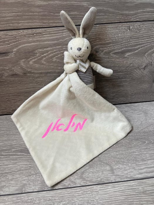 כיתוב ורוד נצנצים