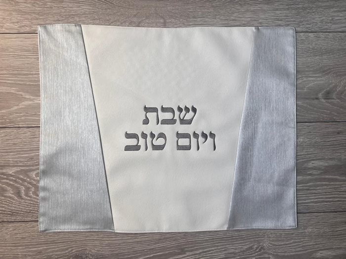 כיסוי חלה בצבעים לבן כסוף