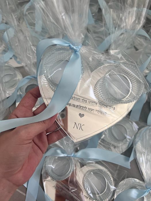 מעמד נרות לב עם הקדשה אישית