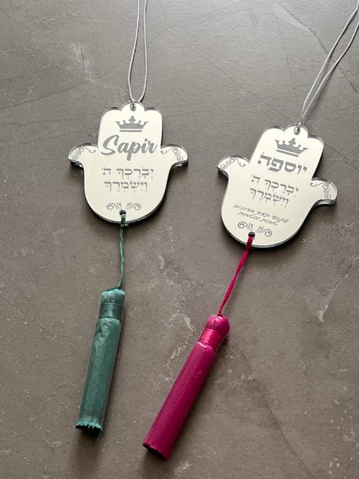 פונפון ורוד פוקסיה וירוק כהה