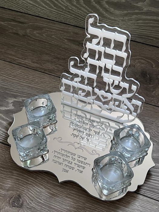 לבן מבריק ושקוף