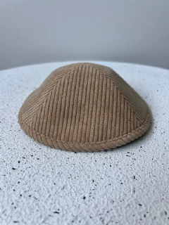 כיפה קורדרוי בצבע בז'