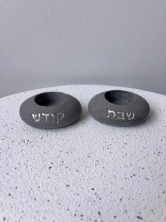 פמוטי סמנט בצבע אפור בטון