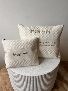 סט כיסויים לטלית ותפילין בצבע לבן עם הבלטה זהב של ברכת הכהנים